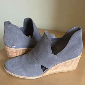 TOMS Women's Blue Suede Wedges